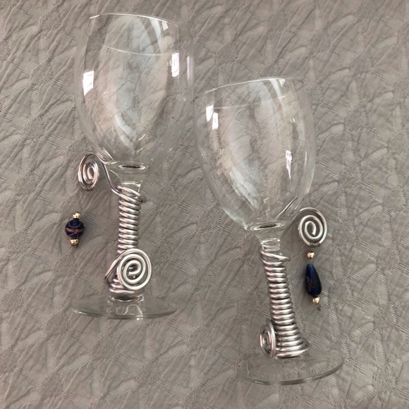 ⚡️2/$12 🍷Wine Glasses Embellished w Bead Charms. Set of Two (2). NWOT. - Picture 3 of 10